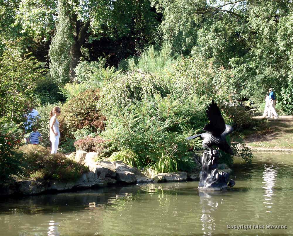 lake-sculpture